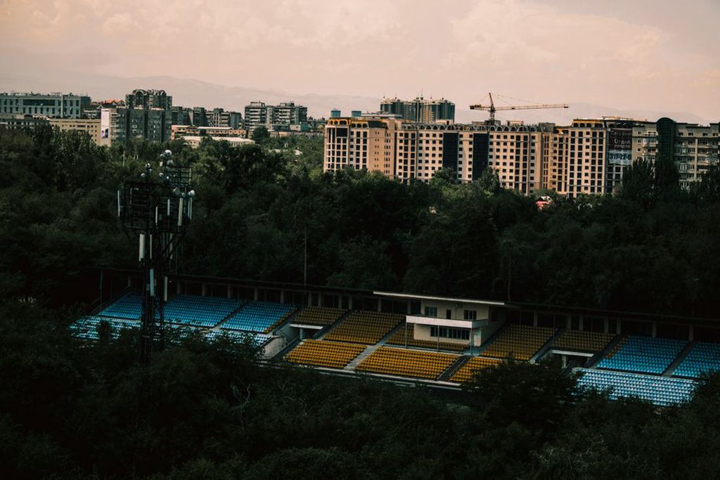 стадион в Бишкеке готовится к матчу