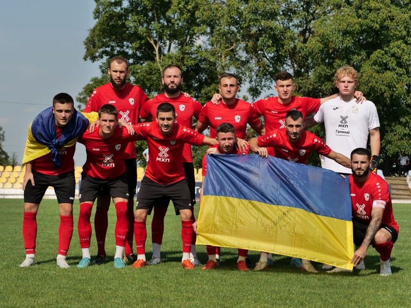 футболисты сборной Кыргызстана перед началом матча